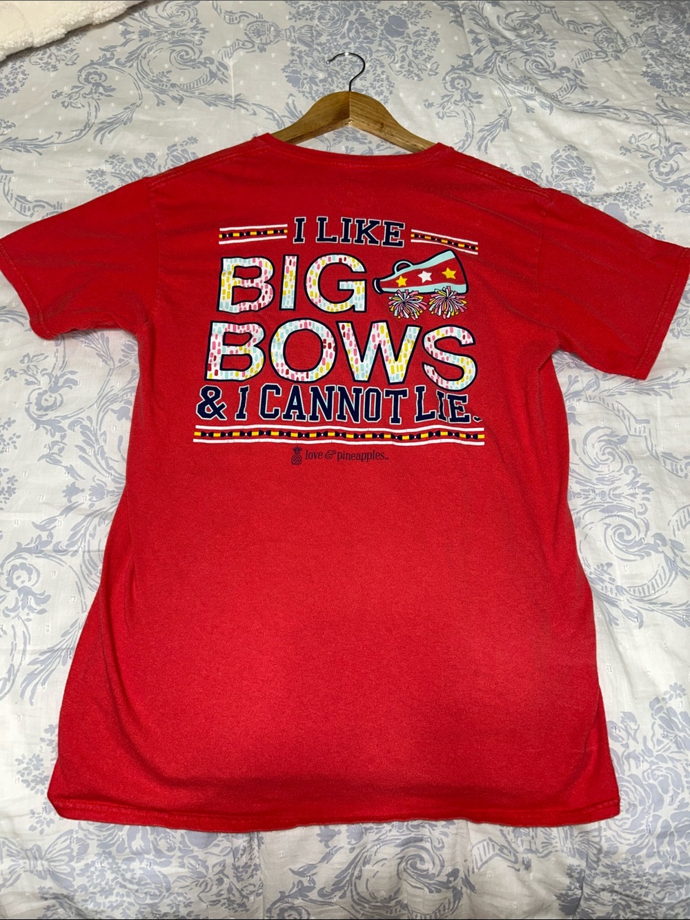 Red "I Like Big Bows & I Cannot Lie" love & pineapples Graphic Tee